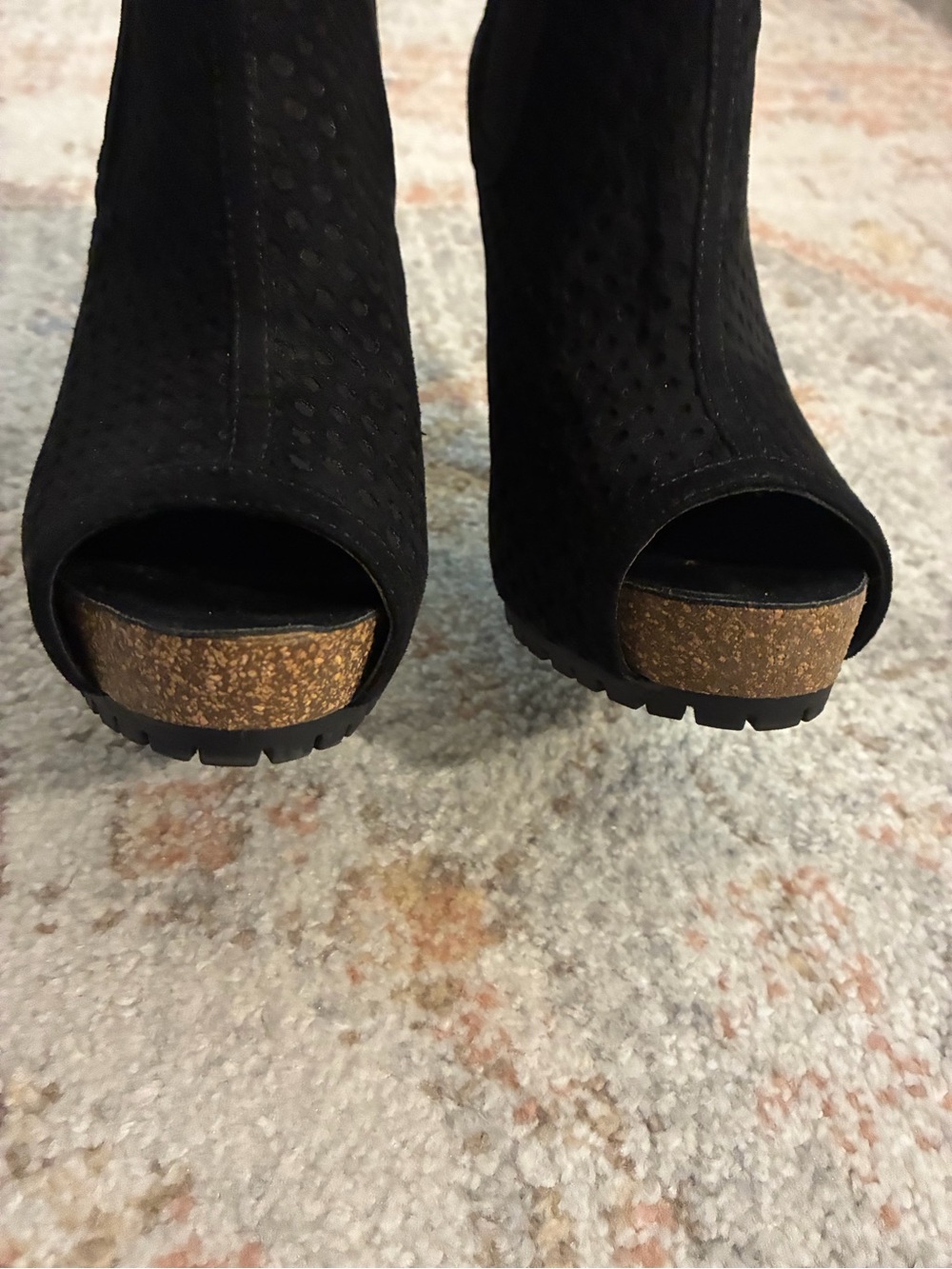 Simply Vera Vera Wang -Y2K-Black Peep-Toe Suede Ankle Booties Size 7 - Picture 9 of 10